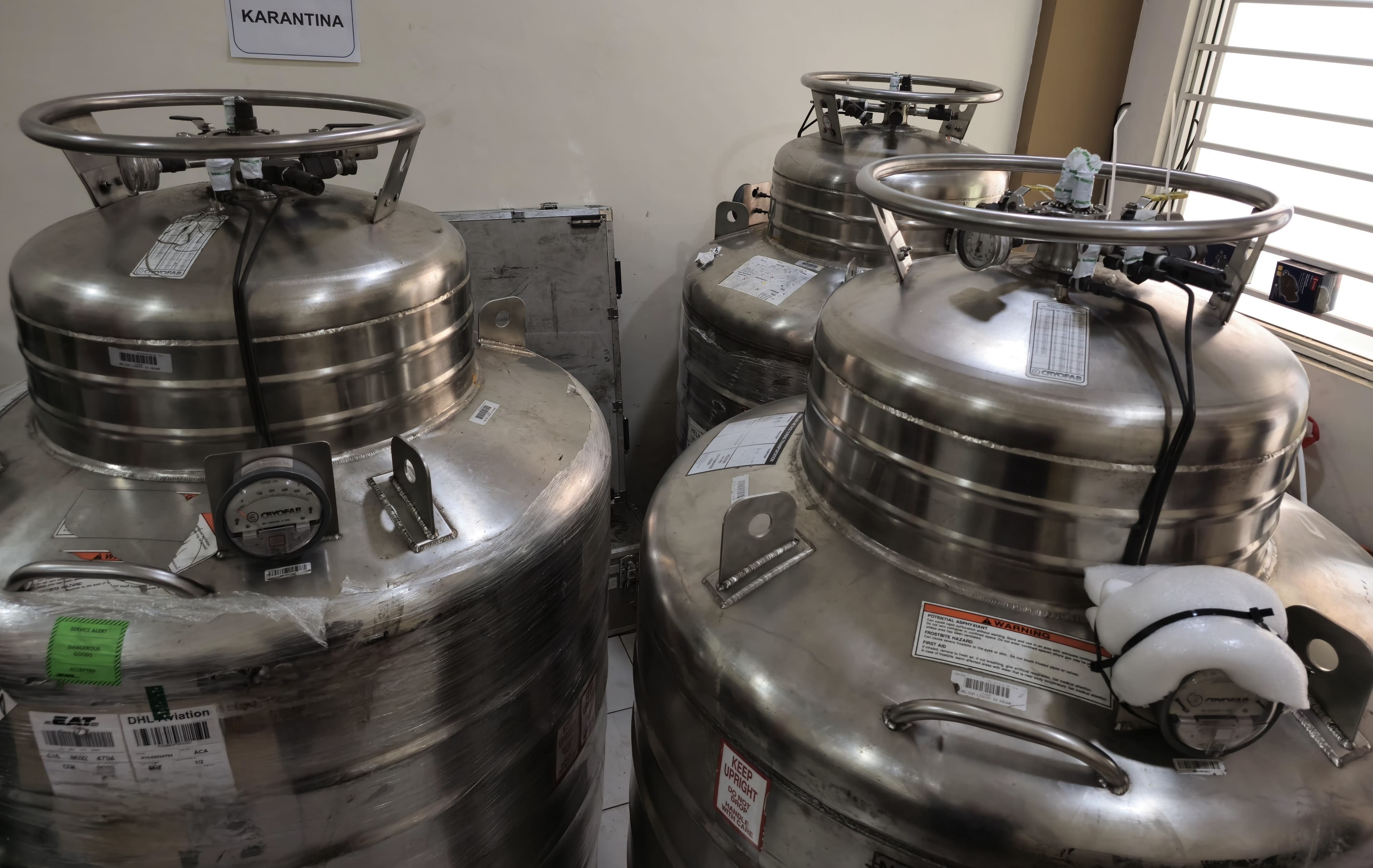 Image of Liquid Helium dengan Layanan Pengisian Ulang